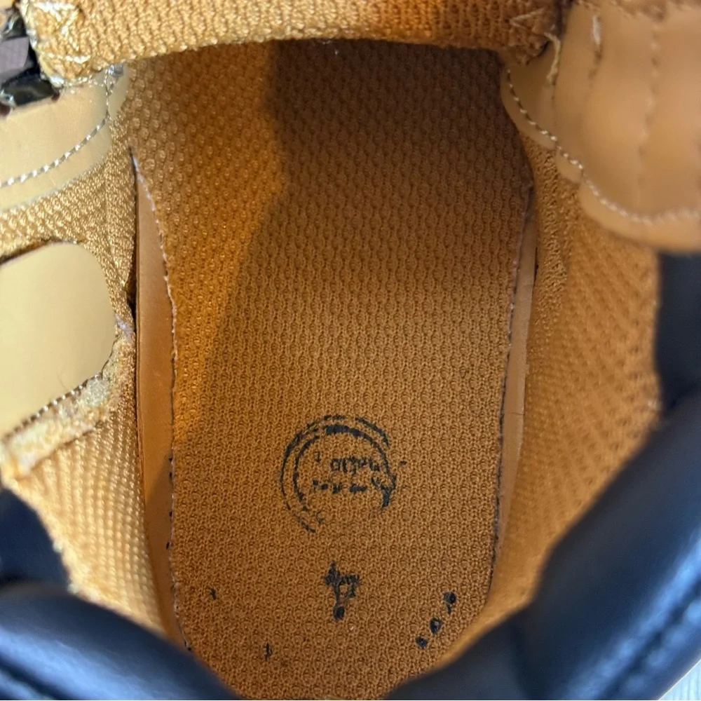 Wonder Nation Size‎ 4 Baby / Toddler Boots. Tan with Side Zipper.